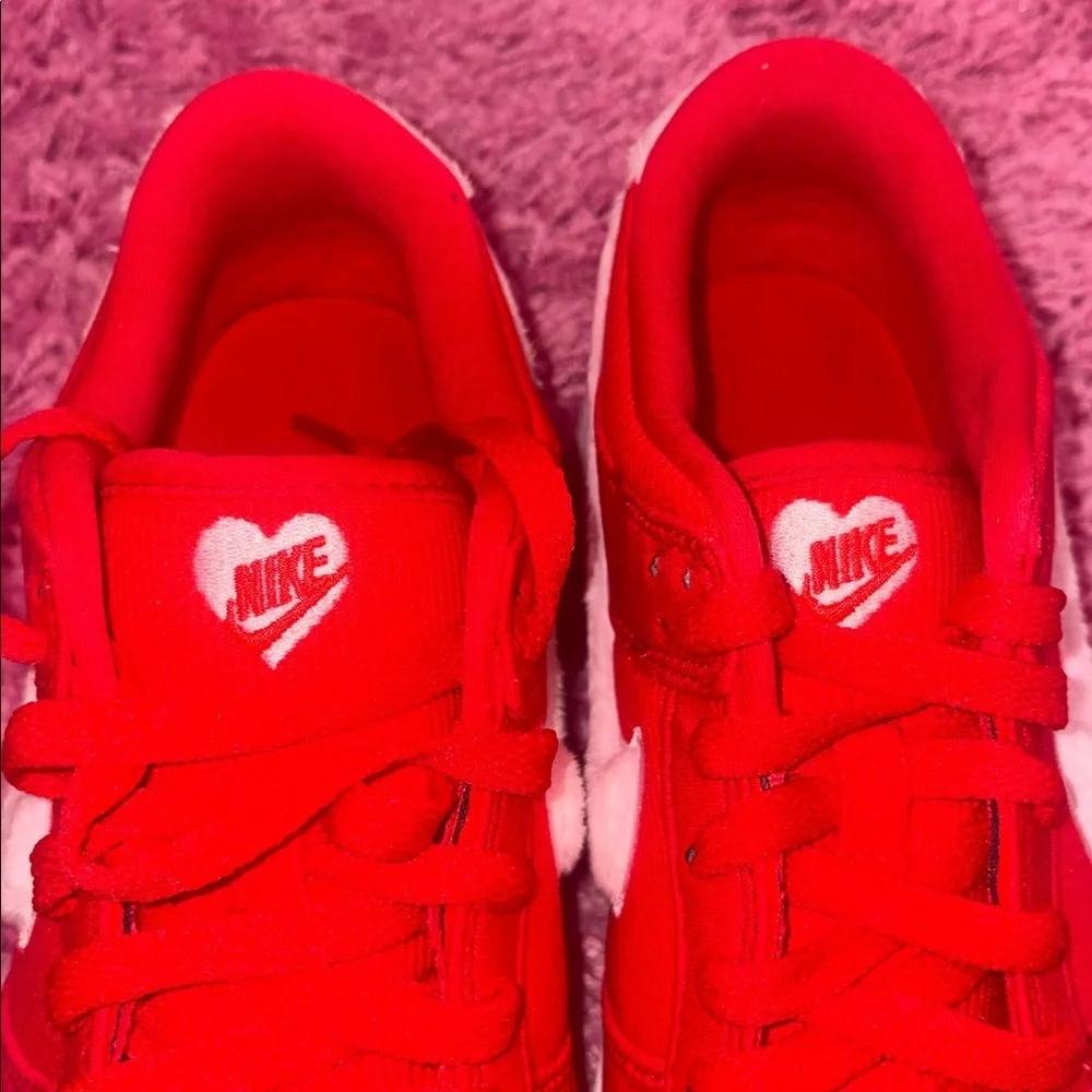 Nike Valentine’s Day Dunks 2024 Red Size 7Y